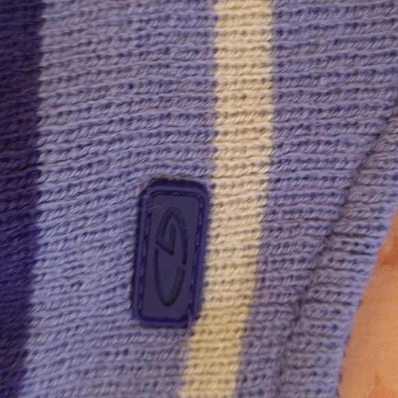 VGUC. Champion beanie that goes over the ears. - Picture 4 of 9